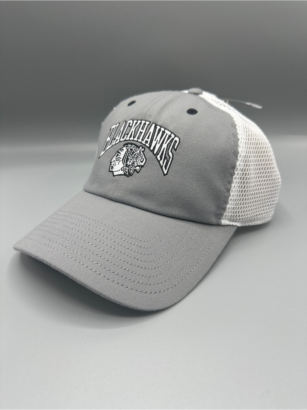 Adidas Chicago Blackhawks Slouch Trucker Hat Cap Gray White Mesh Adjustable NHL